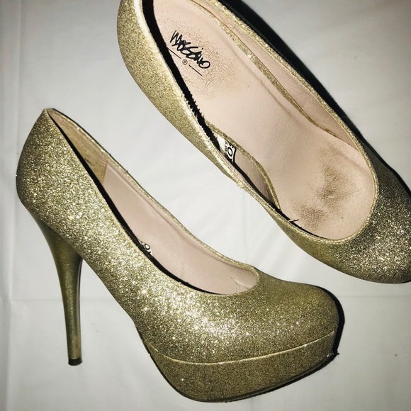 Beautiful gold heels - Picture 1 of 1